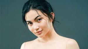 She was born in 1990s, in millennials generation. Polos No Make Up Ngga Nyangka Begini Paras Ariel Tatum Habis Bangun Tidur Suara Jogja
