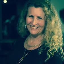 What is a good hair salon in Byron Bay area for haircut, color, highlights  and relaxation, that is good with blonde hair and offers champagne?