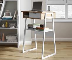 Stehpult Space Ein Idealer Stehtisch Welcher Wenig Platz Weg Nimmt So Findet Man In Jedem Raum Ein Platz Fur Schreibtisch Stehtisch Buro Schreibtischablage