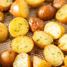 Simple Oven Roasted Potatoes Made With Garlic And Parsley Make An Easy And Delicious Side Dish T Roasted Potato Recipes Gold Potato Recipes Easy Potato Recipes