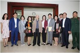Ngày 24/11, tổng bí thư, chủ tịch nước nguyễn phú trọng cùng các thành viên đơn vị bầu cử số 1, đoàn đại biểu quốc hội thành phố hà nội đã tiếp xúc đông đảo cử tri các quận ba đình, tây hồ, hoàn kiếm, báo cáo kết quả kỳ họp thứ 6, quốc hội khóa xiv và lắng nghe các ý kiến, kiến nghị của cử tri. Tá»•ng Bi ThÆ° Chá»§ Tá»‹ch NÆ°á»›c Nguyá»…n Phu Trá»ng Tiáº¿p Xuc Cá»­ Tri Ha Ná»™i