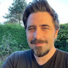 Hello. I'm fairly new to mixing and I have a question regarding mono vs  stereo tracks. I've heard that you should do your mixing in mono since it  apparently gives an advantage