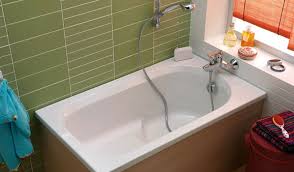 Planetebain vous propose des baignoires ilots d'une grande originalité. Tout Savoir Sur Les Tres Petites Baignoires Sabots Ou Pas Styles De Bain