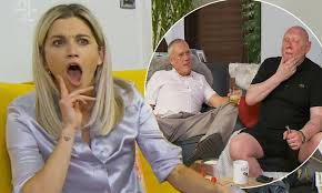 Harry and sandra redknapp joined the cast of celebrity gogglebox for series two, as well as laura whitmore and check out all of the confirmed celebs who took part in celebrity gogglebox 2020. Celebrity Gogglebox Fans Call Out The Show For Seemingly Breaking Social Distancing Rules Daily Mail Online