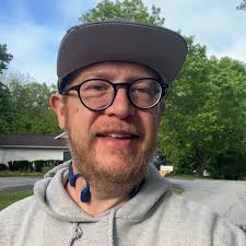 크리스토퍼 로이드가 첫 번째 백 투 더 퓨처에서 겨우 46살이었다고 말할 때면 항상 생각이 듭니다.