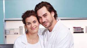 Jenže střední hokejová škola v jeho okolí nebyla, matika mu nešla, tak se rozhodl zkusit udělat přijímačky na janáčkovu konzervatoř v ostravě, kde se dělají dřív, než na jiné školy a. Ulice Modry Kod A Ted Ordinace S Manzelkou Takhle Se Zmenil Oslavenec Patrik Dergel Extra Cz