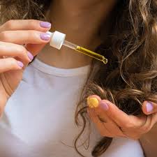 Durch rizinusöl sind die wimpern gesünder und kräftiger. Rizinusol 5 Tipps Zur Anwendung Fur Haut Haar Brigitte De