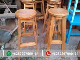 Bahan kayu trembesi utuh pada top table dan dudukan bangku menjadikan produk ini sangat istimewa. 38 Inspirasi Terpopuler Ukuran Kursi Kayu Cafe