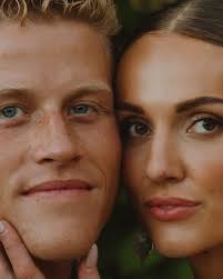 An Intimate Winery Wedding in Australia Filled with Personal Touches✨  Nestled in the scenic embrace of the Stones of the Yarra Valley, Louise and  Danny's wedding was an intimate affair, surrounded by