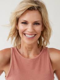 Carrie Darnell's Instagram, Twitter & Facebook