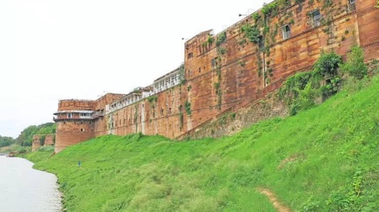 Did You Know About This Fort That Akbar Built In Allahabad? | Times Now