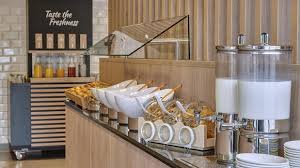 The express by holiday inn cologne muelheim is a modern business hotel located within easy reach to the exhibition koelnmesse, the cologne city centre, the palladium (concert hall) and the koeln arena the companys bayer and nkt are near by.also next to a3 motorway and public transport. Holiday Inn Express Cologne Muelheim In Koln In Das Ortliche