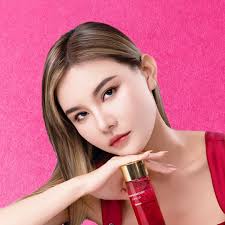 生蛇都能夠拍出如此美好嘅廣告片真係覺得自己太勁五索Glowy Aphrodite LED優惠碼5sok300 即減$300