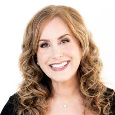 Melalui sebuah video khusus, Konami mengumumkan bebera voice actor pada  karakter Metal Gear Solid 3 seperti David Hayter (Naked Snake) dan Lori  Alan (The Boss), dan tentu saja Jodi Benson yang ternyata