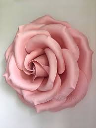 5,000 brands of furniture, lighting, cookware, and more. Grandes Flores De Papel Decoracion De La Pared Flor De Etsy In 2020 Foam Flowers Large Paper Flowers Wall Decor Large Paper Flowers