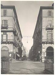E'la strada più imponente e principale del centro storico cittadino che collega la centralepiazza castello alla storica stazione porta nuova comprendendo lungo il suo percorso piazza comitato liberazione nazionale e la celebre piazza san carlo. Via Roma Torino Wikipedia