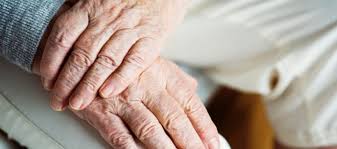 Es uno de los primeros sntomas que se puede observar se da en un 70%, este es un temblor conocido como de reposo se da cuando alguna. Un Tratamiento Reduce El 85 Del Temblor En Pacientes Con Parkinson Tweetsalud