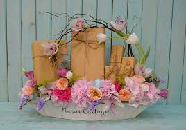 pin by mary miko on تغليف هدايا gold graduation party wedding keepsakes flower arrangements