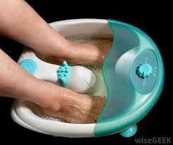 What is a Foot Soak? (with pictures)
