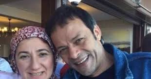 نشر عدد الجريدة الرسمية الصادر صباح اليوم، قرار رئيس الوزراء، مصطفى مدبولي، بإسقاط الجنسية عن غادة محمد نجيب، زوجة الإخواني هشام عبدالله، والتي تحمل الجنسية السورية. Ø¨ÙŠØ¨ÙŠØ¹ÙˆØ§ Ø¨Ø¹Ø¶ ØªØ¹Ù„ÙŠÙ…Ø§Øª Ù„Ø¥Ø¹Ù„Ø§Ù… Ø§Ù„ØªÙ†Ø¸ÙŠÙ… Ø§Ù„Ø¯ÙˆÙ„Ù‰ Ø¨ØªØ¬Ù…ÙŠÙ„ ÙˆØ¬Ù‡ Ø£Ø±Ø¯ÙˆØºØ§Ù† Ù…Ù† Ø§Ù„Ù‚Ø¨Ø¶ Ø¹Ù„Ù‰ Ø§Ù„Ù‡Ø§Ø±Ø¨ Ù‡Ø´Ø§Ù… Ø¹Ø¨Ø¯ Ø§Ù„Ù„Ù‡ Ø£ÙŠÙ…Ù† Ù†ÙˆØ± ÙŠØºÙ„Ù‚ Ø§Ù„Ù‡Ø§ØªÙ ÙÙ‰ ÙˆØ¬Ù‡ Ø²ÙˆØ¬ØªÙ‡ ÙˆØºØ§Ø¯Ø© Ù†Ø¬ÙŠØ¨ ØªÙ„ÙˆØ­ Ø¨Ù…Ø³ØªÙ†Ø¯Ø§Øª ØªÙ…ÙˆÙŠÙ„ Ø§Ù„Ø¯ÙˆØ­Ø© Ù„Ù„Ø´Ø±Ù‚ ÙˆÙ…ÙƒÙ…Ù„ÙŠÙ†