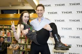 Thomas william hiddleston (born 9 . Tom Hiddleston Biography Photos Family Private Life Height And Weight 2021 Zoomboola