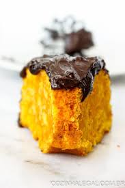 Calda Para Bolo De Cenoura Cremosa Bolo De Cenoura Cremoso Com Cobertura De Chocolate Recipe Food Desserts Sweets