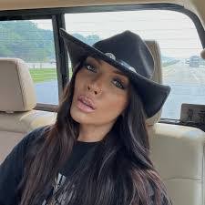 Kristy Mccracken's Instagram, Twitter & Facebook