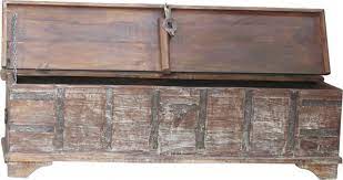 What kind of coffee table is in a trunk? Vintage Wooden Box Wooden Chest Coffee Table Coffee Table Made Of Solid Wood Decorated Model 54 40x142x41 Cm