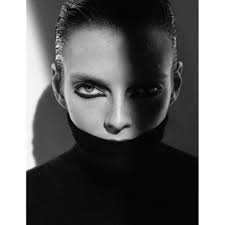 Blonde Hair Colour: Shari Reynolds