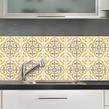 Pinterest) qu'il soit massif ou contreplaqué, le bois apporte sans conteste une note de charme et d'authenticité dans une cuisine. Credence Toile Adhesive 100Âµ Lima Jaune Marron 40x100 Cm Cdiscount Bricolage