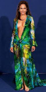 Jennifer Lopez At The Grammy Awards In 2000 Grammy Dresses Famous Dress Jennifer Lopez Versace Dress