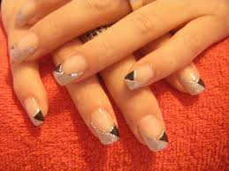 Sie haben beschlossen, mit einem bild eine französisch maniküre zu tun? Diamond Nails