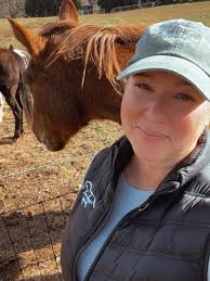 I'm integrating my time with Deanna @blueribbonhonor owner of Fox Hunt  Stables in North Carolina. We met last year at my Italy retreat and  instantly knew we were horsey soul sisters. To