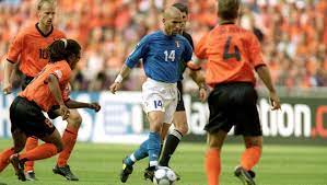 It exists in denominations of €5, €10, €20, €50, €100, €200 and €500. Euro 20 20 Italie Pays Bas 2000 Le Plus Beau Match De L Histoire De La Squadra Azzura 90min