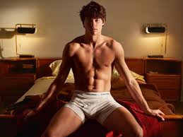 A Visual Explanation of Why Were Obsessed with Noah Centineo [NSFW] -  Cocktails & Cocktalk