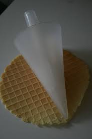 Cornets De Glace En Gaufrettes Maison Avec Etapes Et Astuces Passion Culinaire By Minouchka Cornet De Glace Glace Maison Gaufrette