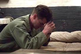 But anyway, i think that mel and his crew did a great job, so i hig. Couchutopia Hacksaw Ridge A Story Of Heroism Love And Conviction So Work Week Chic