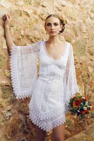 Porque son vestidos que resultan cómodos te mostramos los mejores vestidos de novia ibicencos primavera verano 2021 para que escojas el que más te guste. Pin En Z Robes De Mariee Courtes