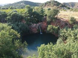Pego do inferno is a small waterfall and lake located in the parish of santo estêvão, in tavira in the algarve, portugal. Pego Do Inferno Cascata Algarve Com Criancas 2018