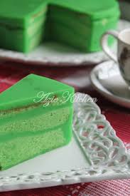 Hai semua, kali ni ariana nak share resepi kek pandan gula melaka yang korang kena cuba sebab keknya sangat lembut dan daripada resepi asal kek pandan. Pandan Layer Cake Azie Kitchen