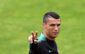 Retrouvez toute son actualité, ses résultats, photos, vidéos …et bien plus encore ! A Deux Semaines De La Coupe Du Monde Cristiano Ronaldo Traine Des Doutes Le Devoir