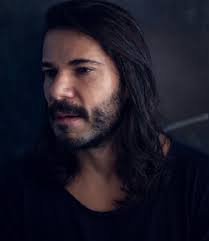 Poeta Allan Dias Castro apresenta palestra com plateia online no RS