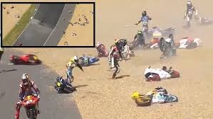 Huge crash moto3 le mans 2017. An Oil Spill Caused More Than 13 Riders To Crash On One Turn In Recent Moto3 Race Article Bardown