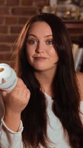 She thinks she’s slick 🤦🏻‍♀️💙 #skit #actress #actorslife #bartender  #server #customerservice #casting #series #bar #barstories #restaurant  #drama #scene #netflix