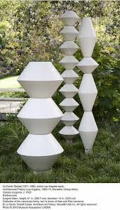 Ausstellung California Design 19301965 Modern Leben Auf Der Lacma Plus 23 Fotos Moderne Skulptur Ausstellung Garten Design