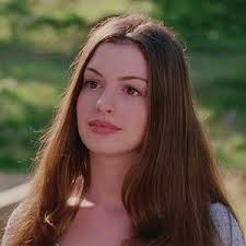Sempre que imagino a Bella nos livros, só consigo imaginar a Anne Hathaway.  Ela é exatamente como eu imagino a Bella. : r/twilight