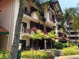Terdapat sebuah banglo dan sebuah chalet yang boleh anda pilih bergantung kepada keselesaan bilangan pengunjung. 5 Apartment Di Port Dickson Yang Terletak Di Tepi Pantai Dan Ada Kolam Renang Catatan Travel Sabrina