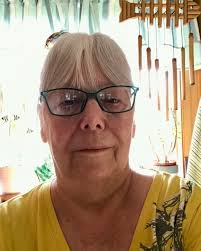 Aphex Twin pours water