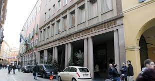 Juni 2002 … banca popolare etica — es una cooperativa de crédito italiana centrada en la banca ética y cuya sede se encuentra en la ciudad de padua. Bper Banca Popolare Emilia Romagna Sede Centrale L Eco Di Parma