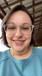 Laura Arney's Instagram, Twitter & Facebook